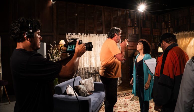 Diferenças entre atuar no teatro, cinema e televisão.